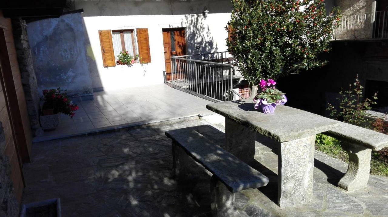 Villa Il Borgo Di Monica à Domodossola Extérieur photo